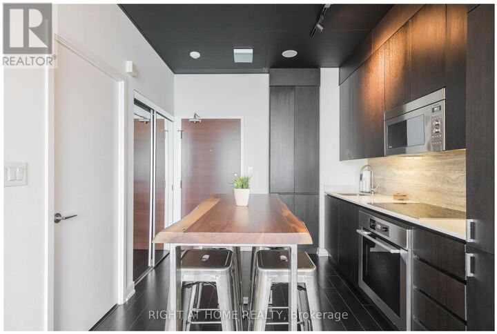 Property Photo:  15 Iceboat Terrace 3203  ON M5V 4A5 