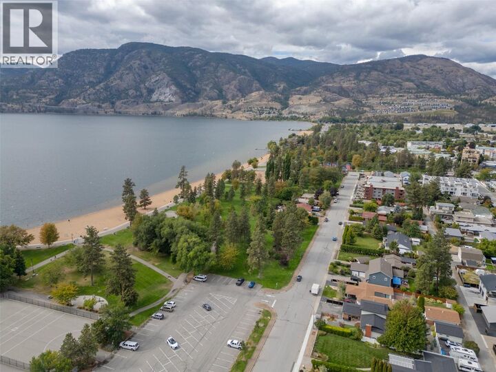 Property Photo: 127 Elm Avenue BC V2A 3W1