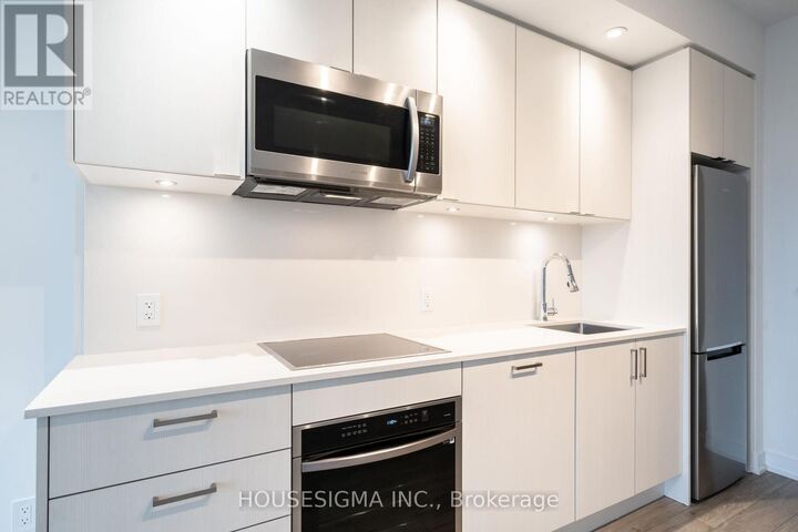 Property Photo: 1928 Lake Shore Boulevard West 3515 ON M6S 0B1