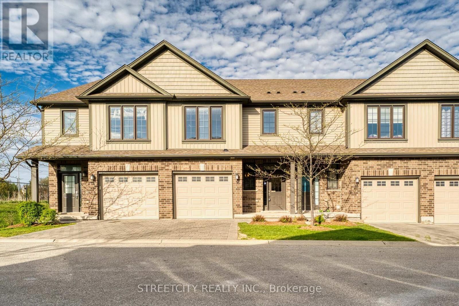 Property Photo:  1030 Oakcrossing Gate 16  ON N6H 0H1 