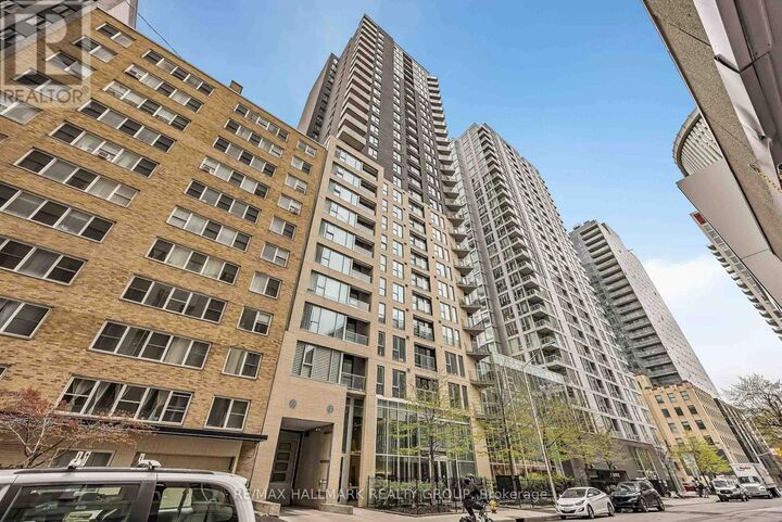 Property Photo:  40 Nepean Street 1905  ON K2P 0X5 