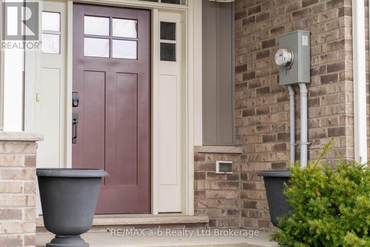 Property Photo:  19 Huntley Avenue  ON N4G 0J3 