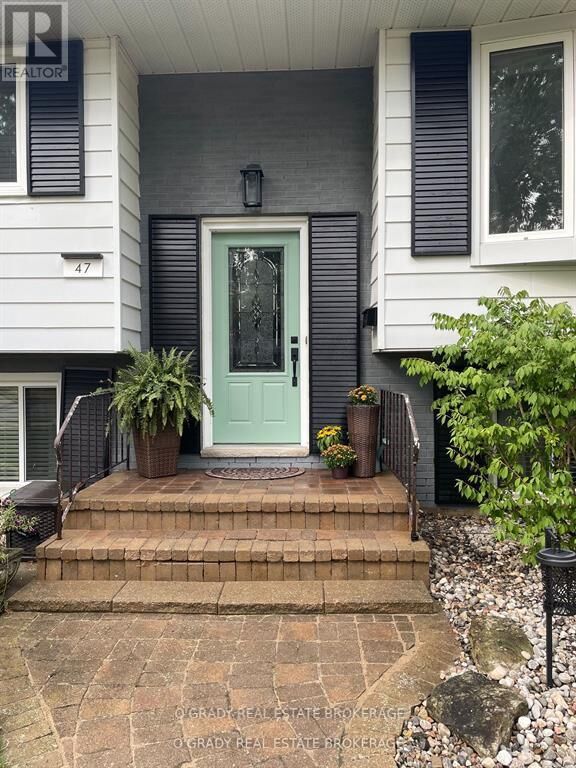Property Photo:  47 Meighen Crescent  ON K6V 3J8 