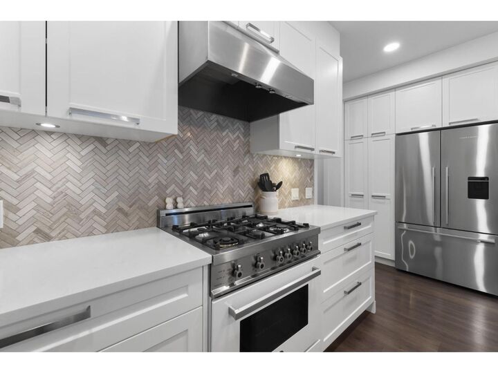 Property Photo:  33540 Mayfair Avenue 309  BC V2S 0J3 