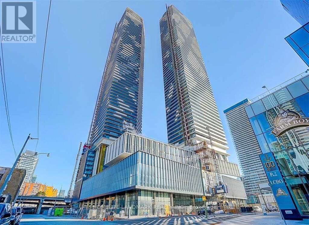 Property Photo:  138 Downes Street 5102  ON M5E 0E4 