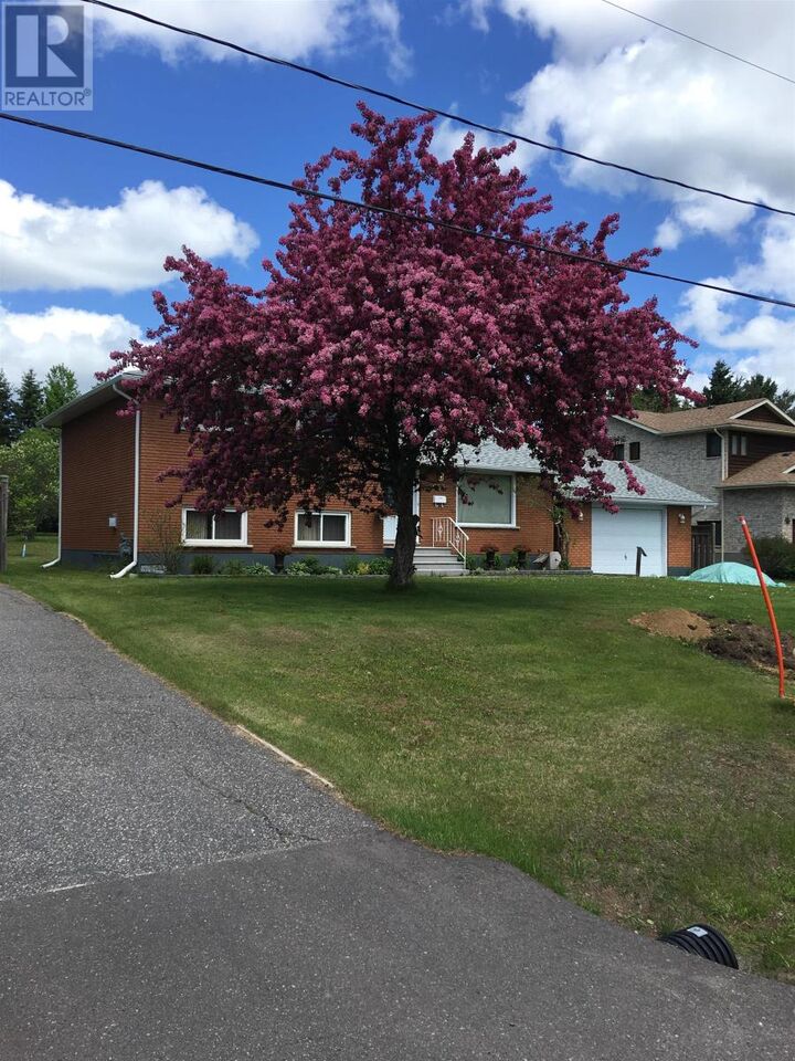 Property Photo:  250 Masters St  ON P7B 6L5 