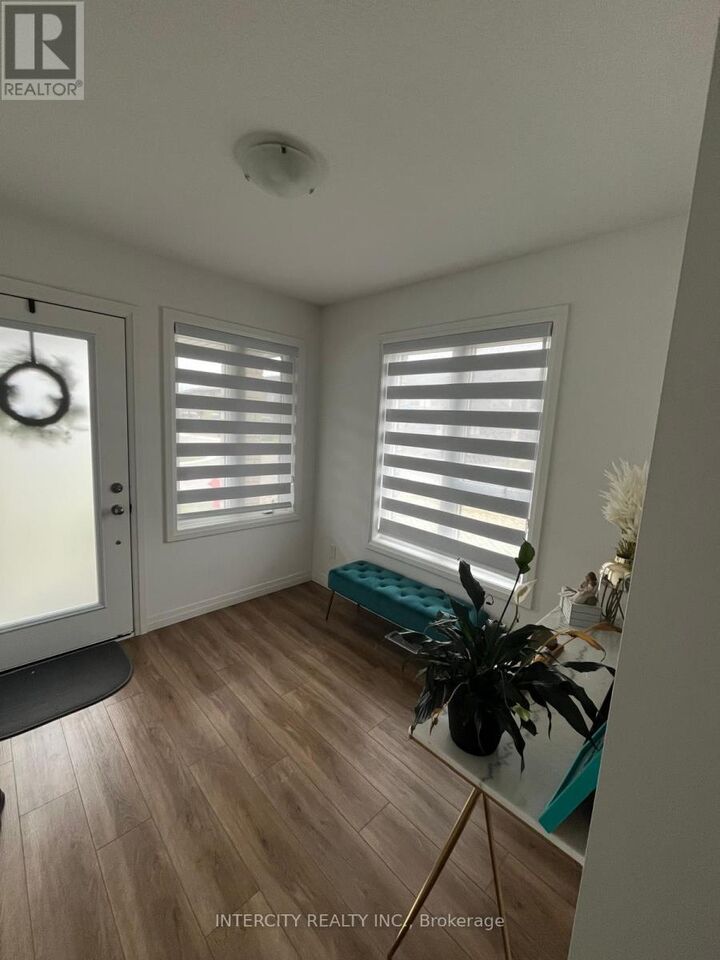 Property Photo:  3 Roper Place  ON N2R 1R2 