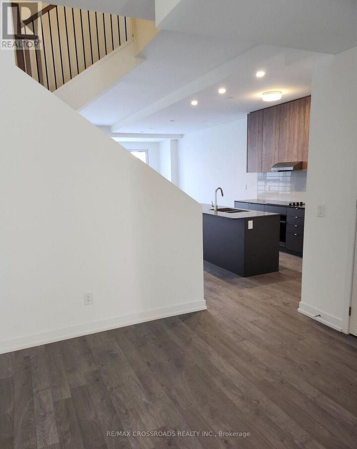 Property Photo: 10 Walder Lane G105 ON L4S 0P7