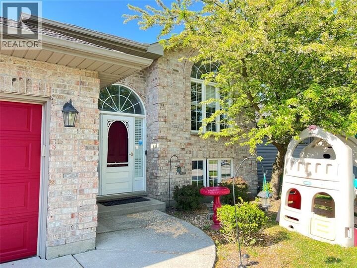 Property Photo: 4015 Applewood Drive ON N0N 1R0