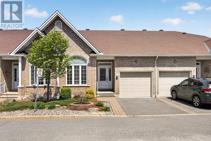 Property Photo:  18 Chapelier Private  ON K1E 3Y1 