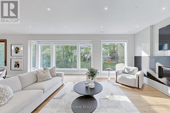 Property Photo:  1364 Acton Crescent  ON L6J 2S5 