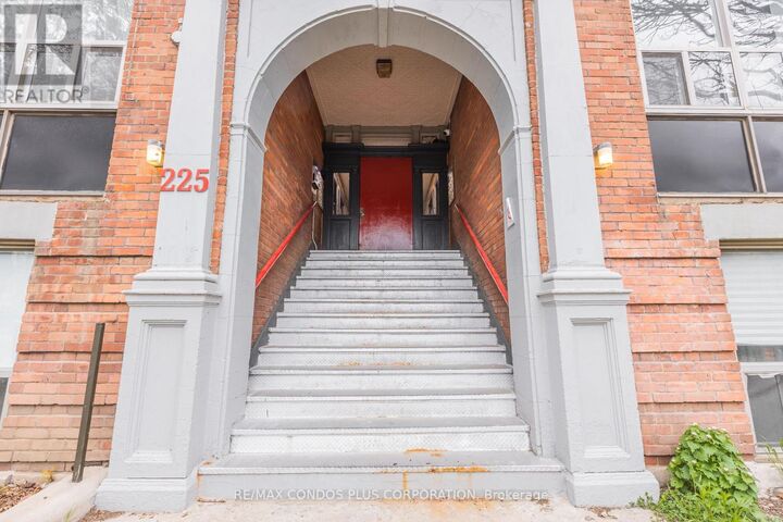Property Photo:  225 Gladstone Avenue 204  ON M6J 3L5 