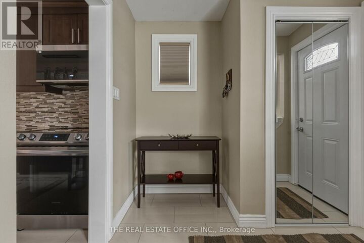 Property Photo:  51 Gilroy Drive  ON M1P 1Z8 