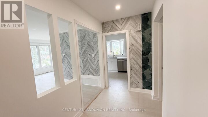Property Photo:  422 Lynett Crescent  ON L4C 2V7 