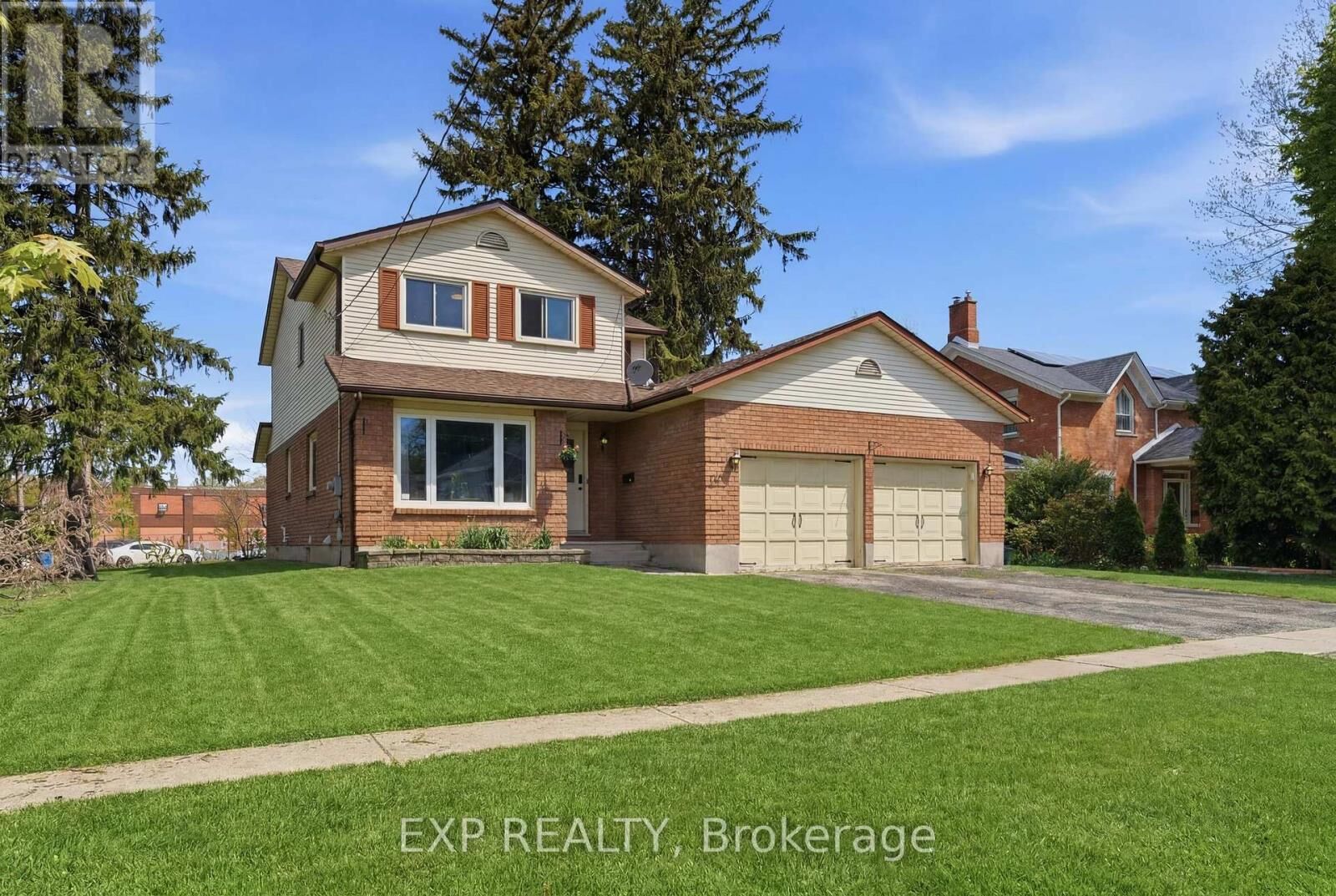 Property Photo:  25 Edmund Street  ON L2R 2G3 