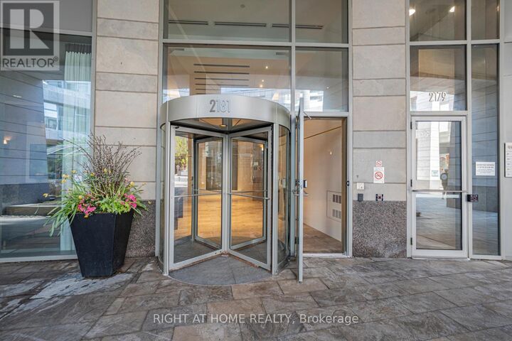 Property Photo:  2181 Yonge Street 1211  ON M4S 2B1 