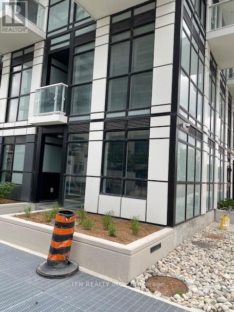 Property Photo:  251 Manitoba Street 106  ON M8Y 1C9 