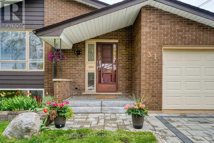 Property Photo:  31 Brenlyn Court  ON L9C 4N8 