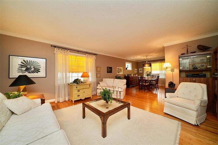 Property Photo: 33 Lawndale Avenue MB R2H 1S7