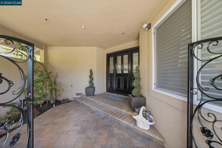 Property Photo: 700 Blue Spruce Dr CA 94506