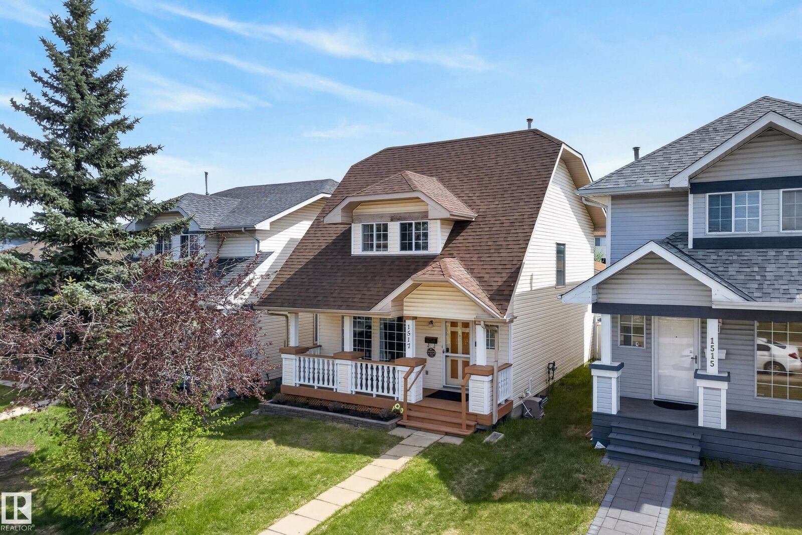 Property Photo:  1517 Jarvis Crescent NW  AB T6L 6S4 