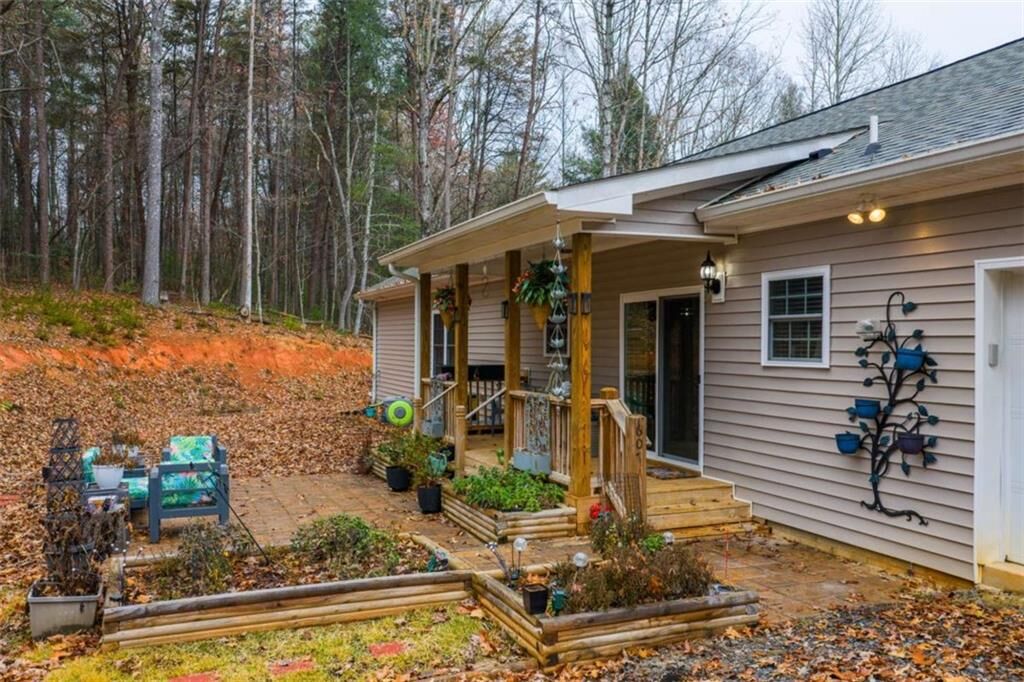 Property Photo:  607 Satsuma Court  GA 30536 
