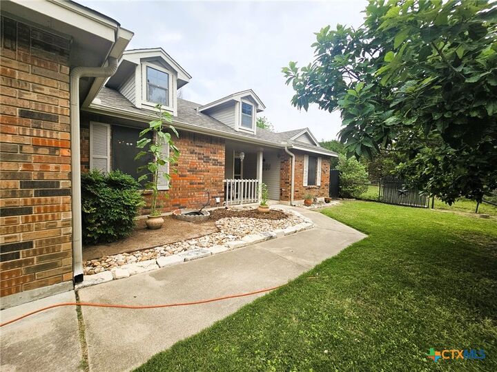 Property Photo: 245 County Road 3371 TX 76539
