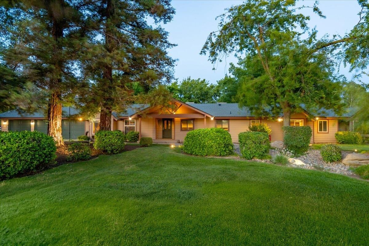 Property Photo:  1185 N Locan Avenue  CA 93619 
