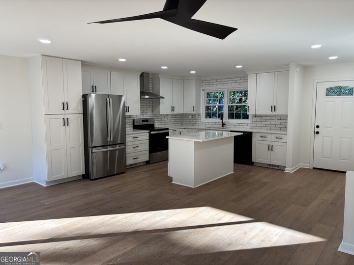 Property Photo:  126 Azalea Drive  GA 30269 