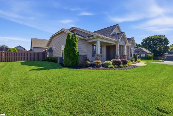 Property Photo: 511 Traemoor Village Drive SC 29369