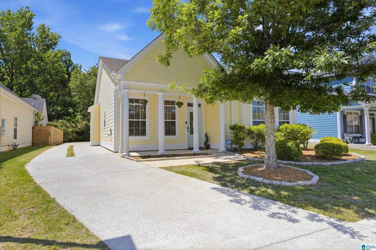 Property Photo: 1028 Kelly Creek Way AL 35004