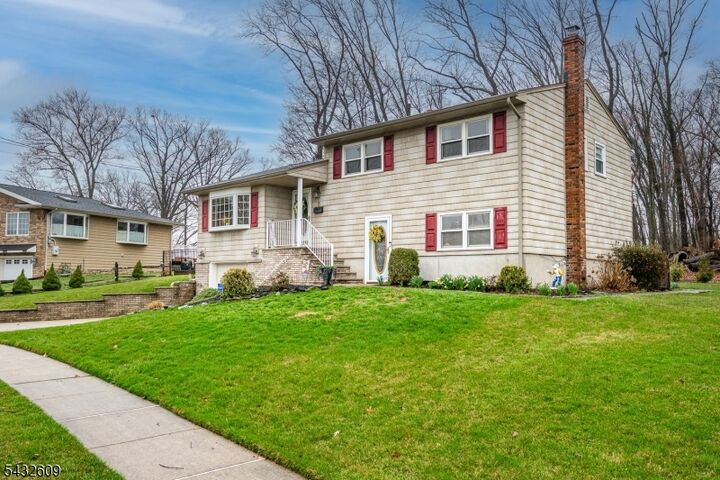 Property Photo: 8 Adelphi Ct NJ 08837