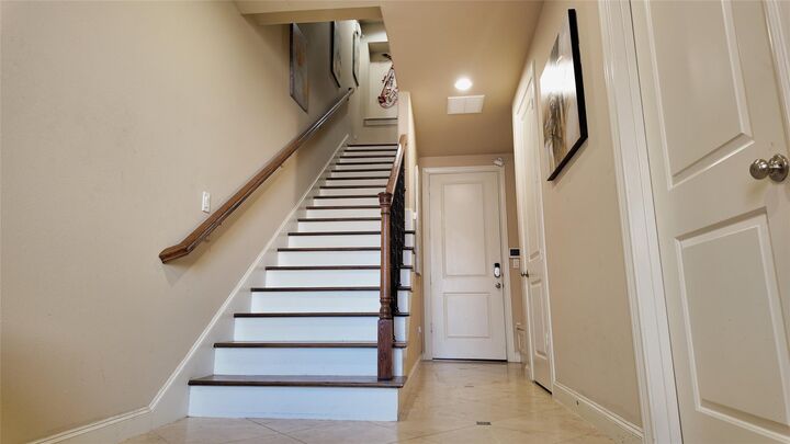Property Photo:  2029 Fannin Station N  TX 77045 