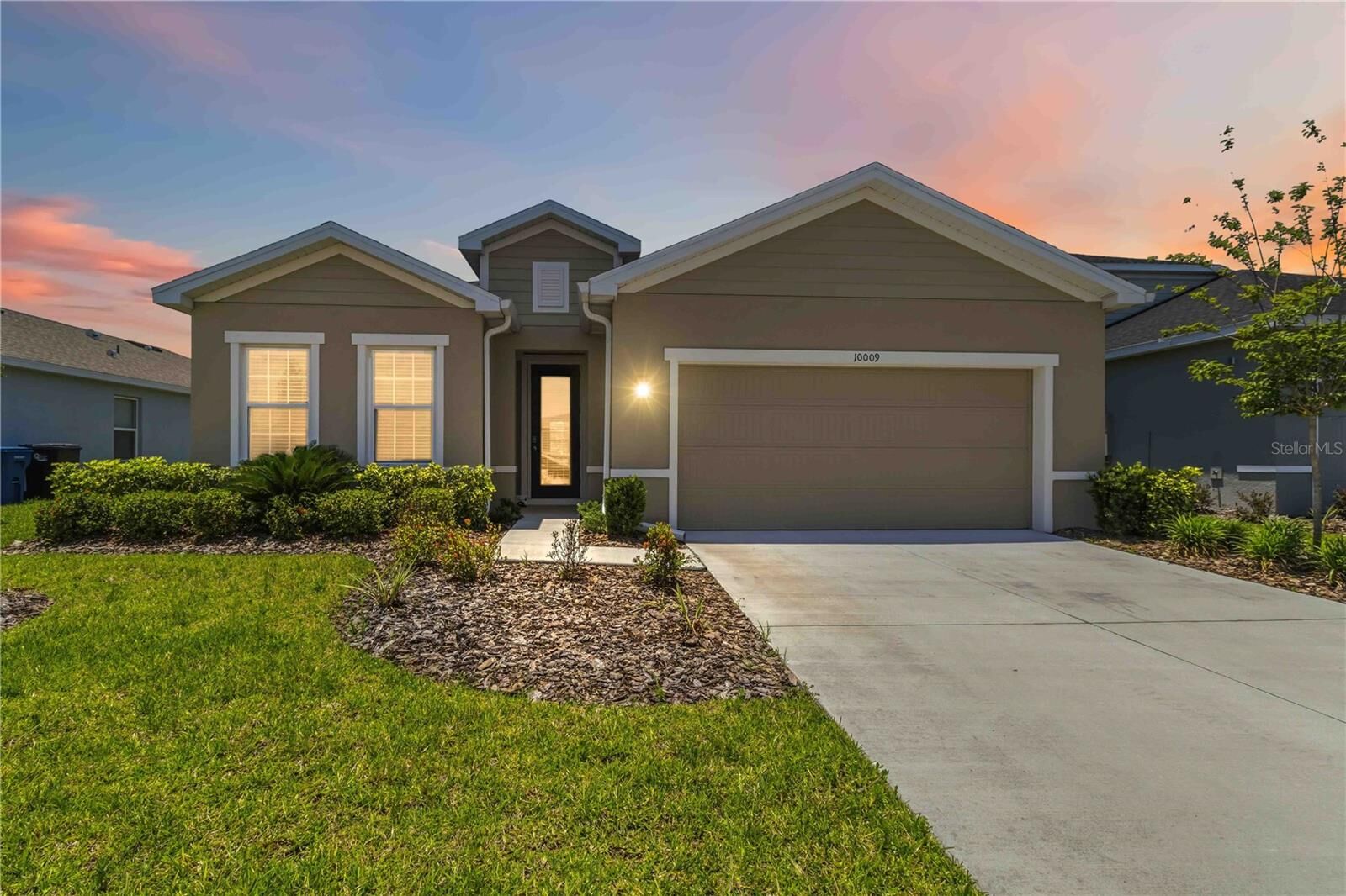 Property Photo:  10009 Daybreak Glen  FL 34219 