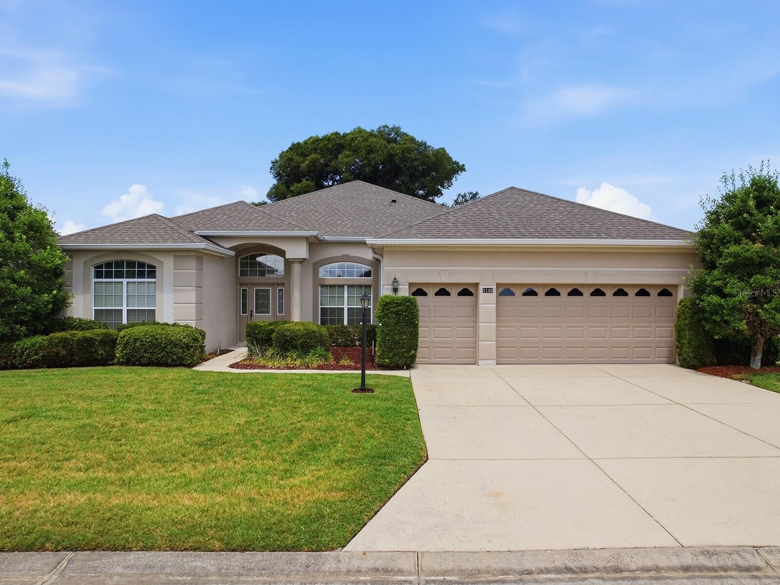 Property Photo:  5106 Chanticleer Drive  FL 34748 