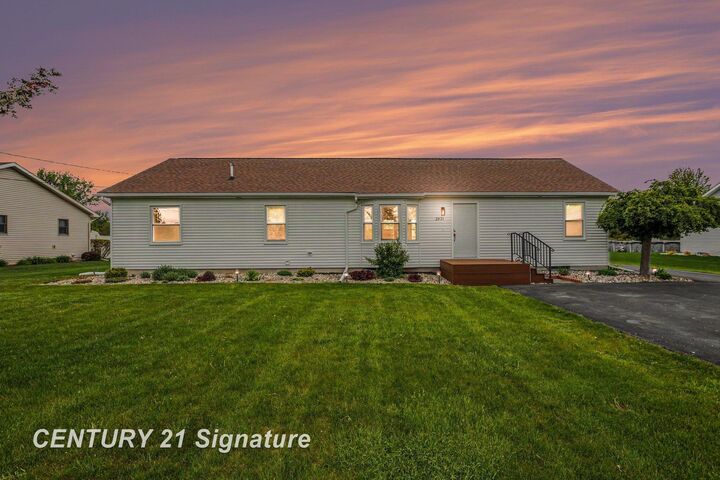 Property Photo:  2921 E Fisher Road  MI 48607 