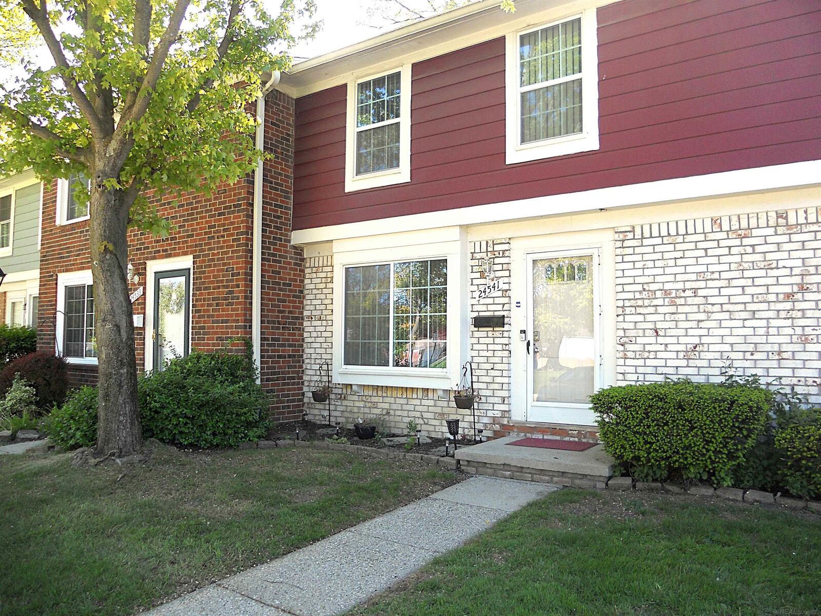 Property Photo: 24541 Seaton Circuit E. Drive Bldg 2, Unit 15. MI 48091