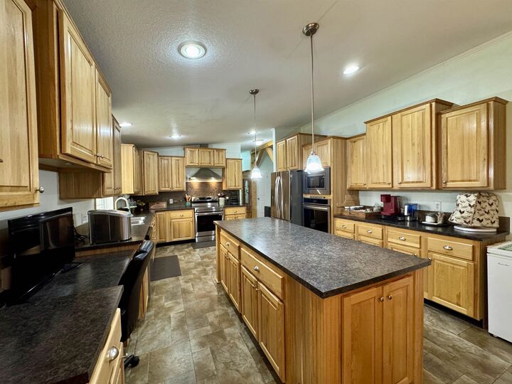 Property Photo: 405 Henry St ND 58748