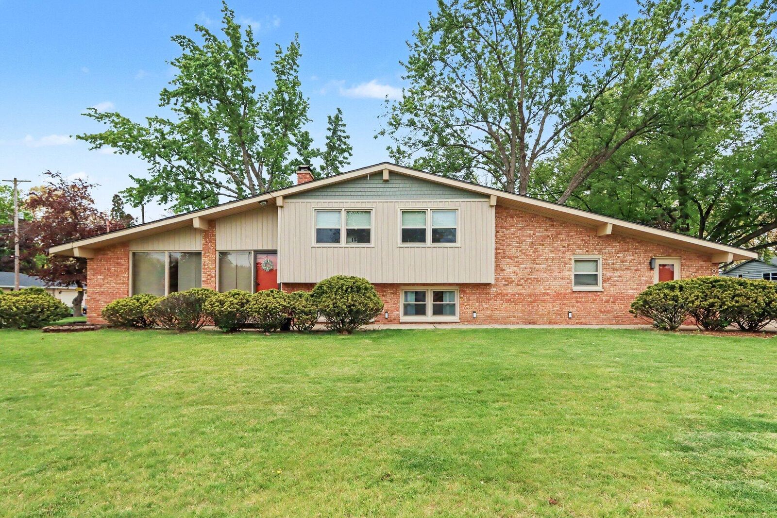 Property Photo:  803 Woodheath Avenue  MI 49024 