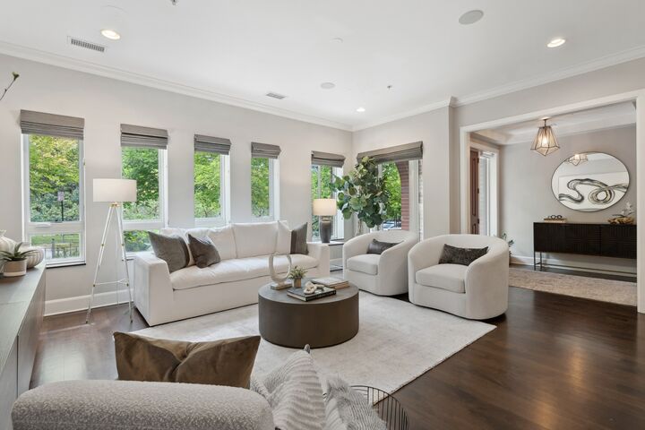 Property Photo: 409 E Benton Place 409 IL 60601