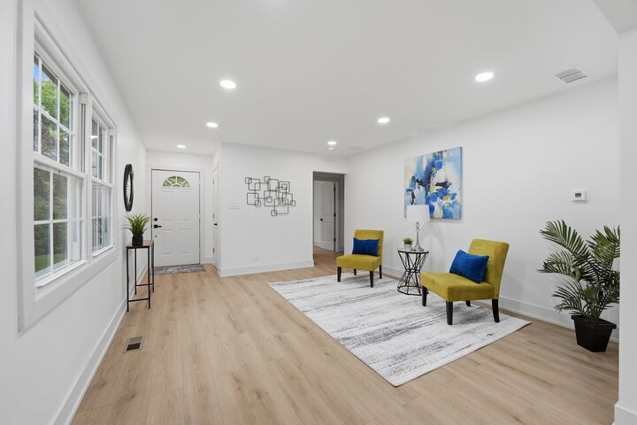 Property Photo:  960 Basswood Street  IL 60169 
