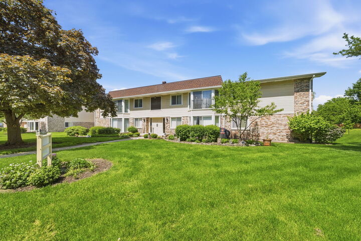 Property Photo:  2630 Mitchell Drive 4  IL 60517 