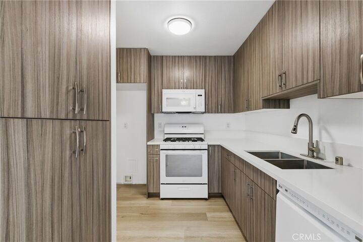 Property Photo: 22137 Burbank 3 CA 91367