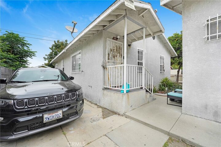 Property Photo:  219 E 76th  CA 90003 