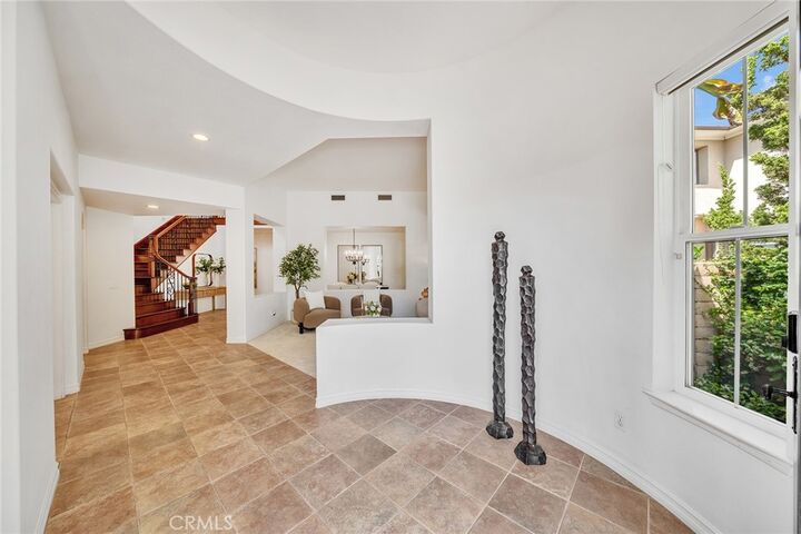 Property Photo: 7 Bayleaf Ln CA 92620