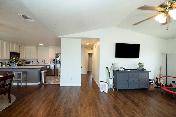 Property Photo: 1300 Windsor Court CA 95380