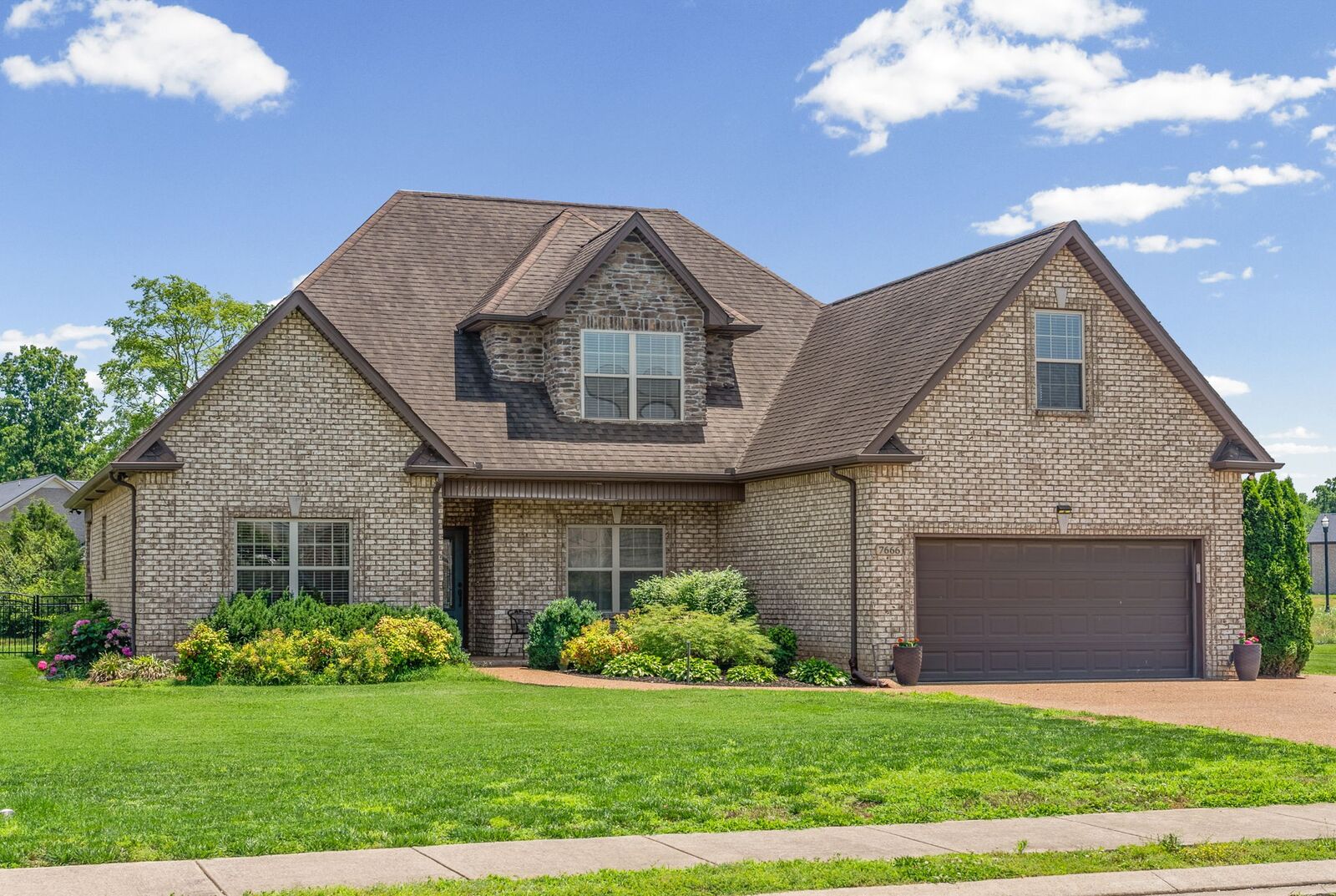 Property Photo:  7666 Knobdate Rd  TN 37167 