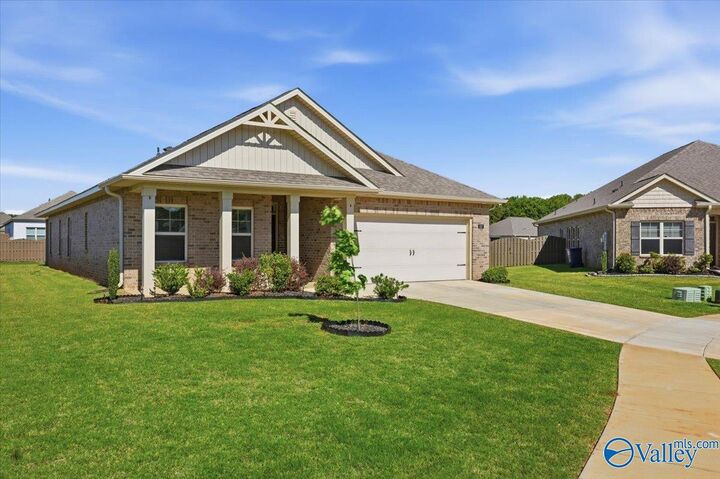 Property Photo:  517 Solstice Circle  AL 35758 