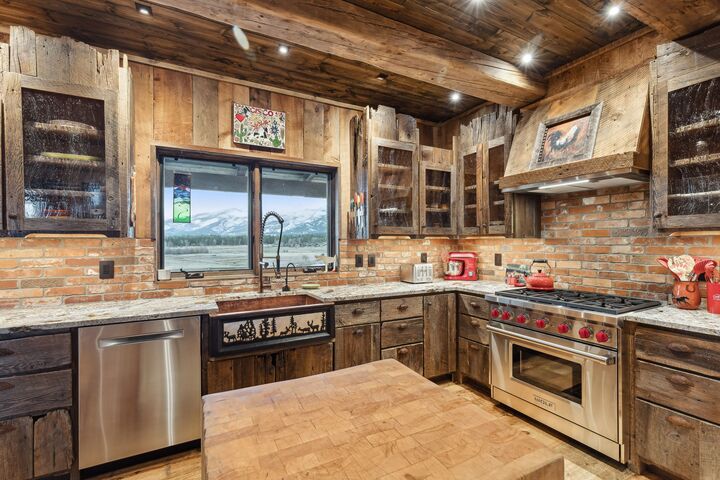 Property Photo:  250 Crested Butte Way  MT 59875 
