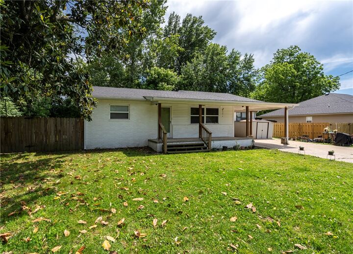 Property Photo:  205 SE El Paso Street  AR 72736 